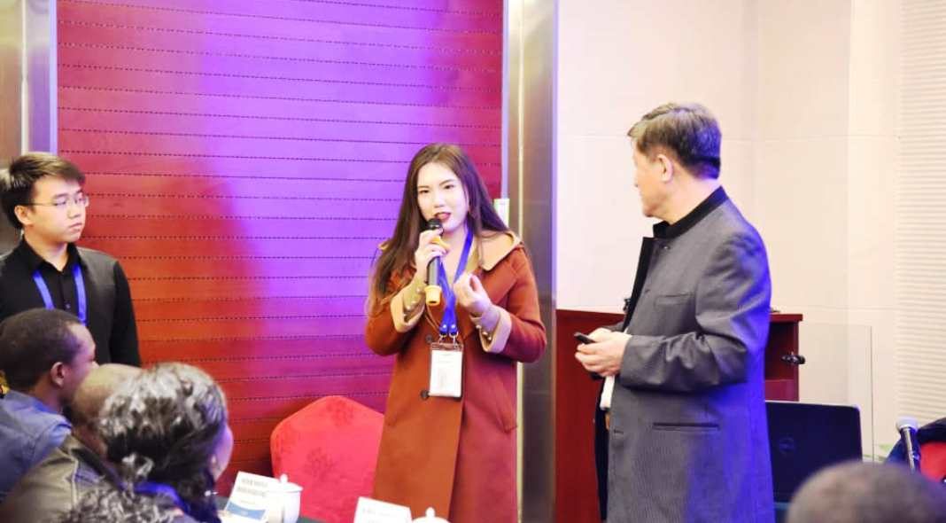 Guerre médiatique américano-chinoise contre le coronavirus: faits, accusations et fausses nouvelles Guerre médiatique américano-chinoise contre le coronavirus: faits, accusations et fausses nouvelles